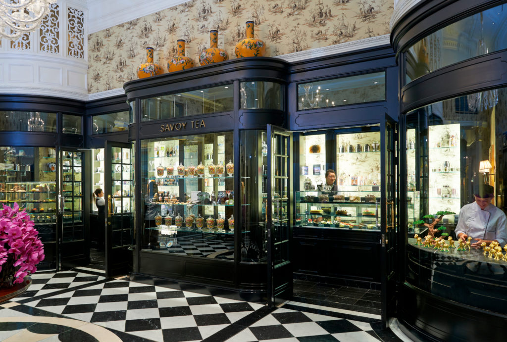 Tea time traditionnel à The Savoy à Londres.